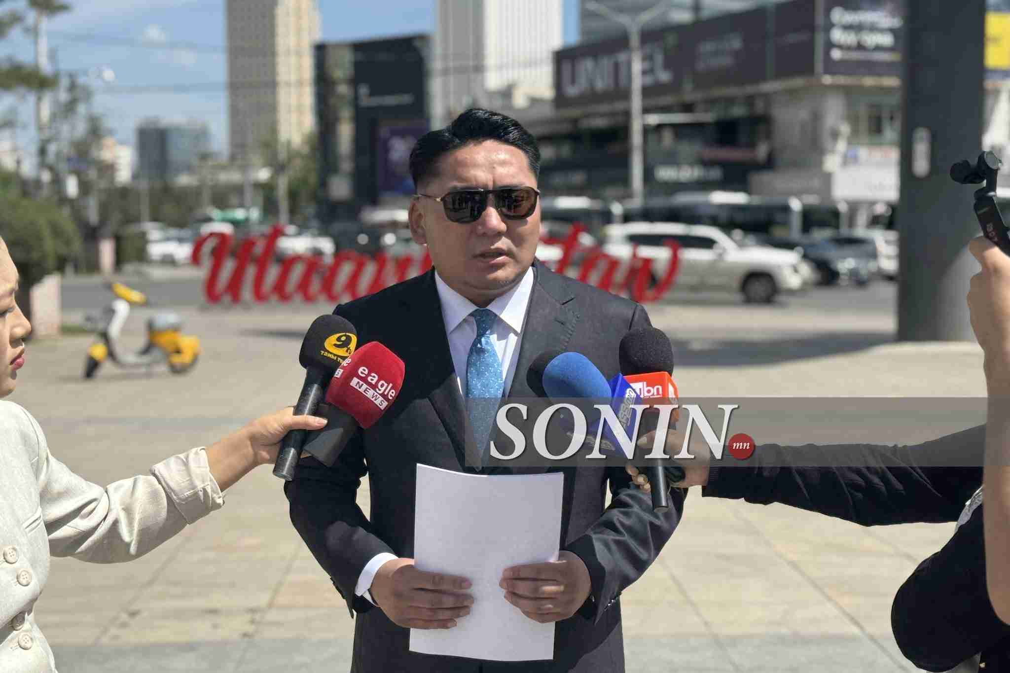 З.Төмөртөмөө: Драмын театрын удирдлагууд эргэн тойрныхоо бүх газрыг зарж идчихээд одоо нийтийн эзэмшлийн талбайг буудлын зогсоол болгох гэж байна