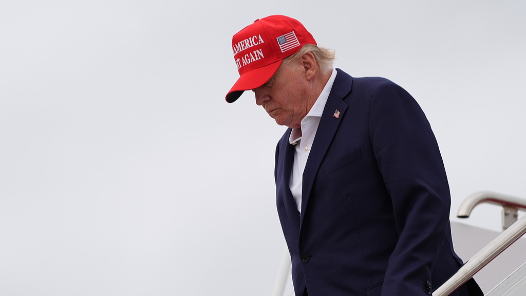 Трамп Ирантай хийх хэлэлцээг зогсоохыг багтаа үүрэг болгожээ