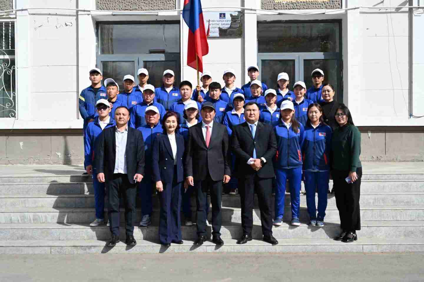 Олон улсын хүүхдийн спортын наадамд оролцох баг, тамирчдыг үдэн гаргах ёслол болов