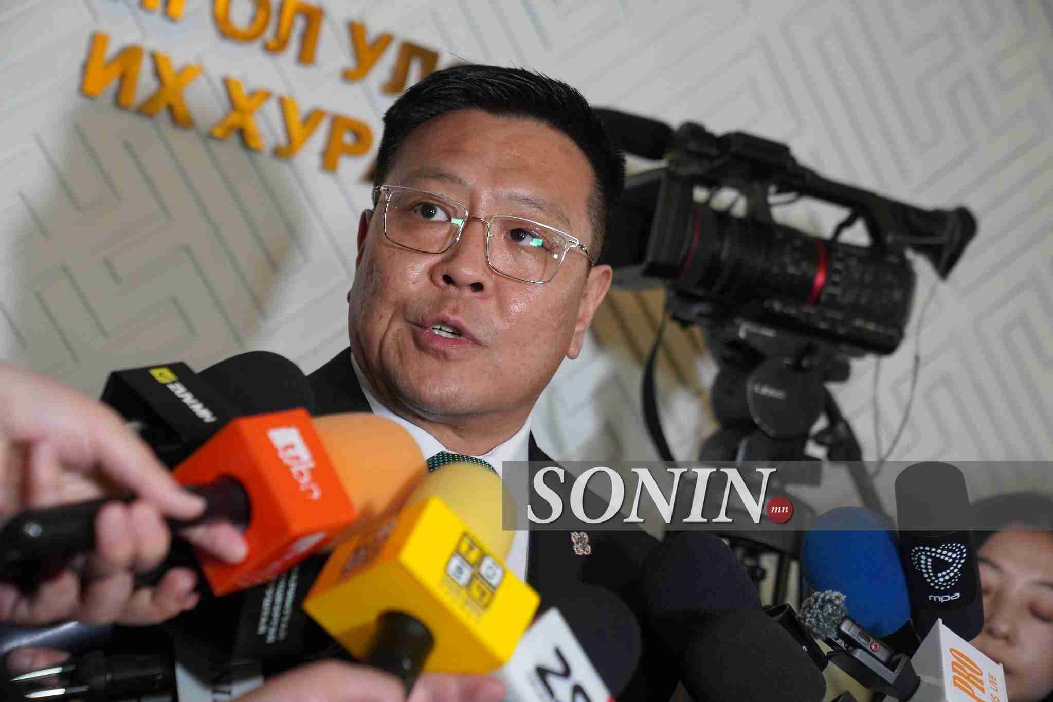 Б.Баярбаатар төрийн ажил гадарлах ч болоогүй “нойлын ногоон” гэдгээ харуулчихлаа