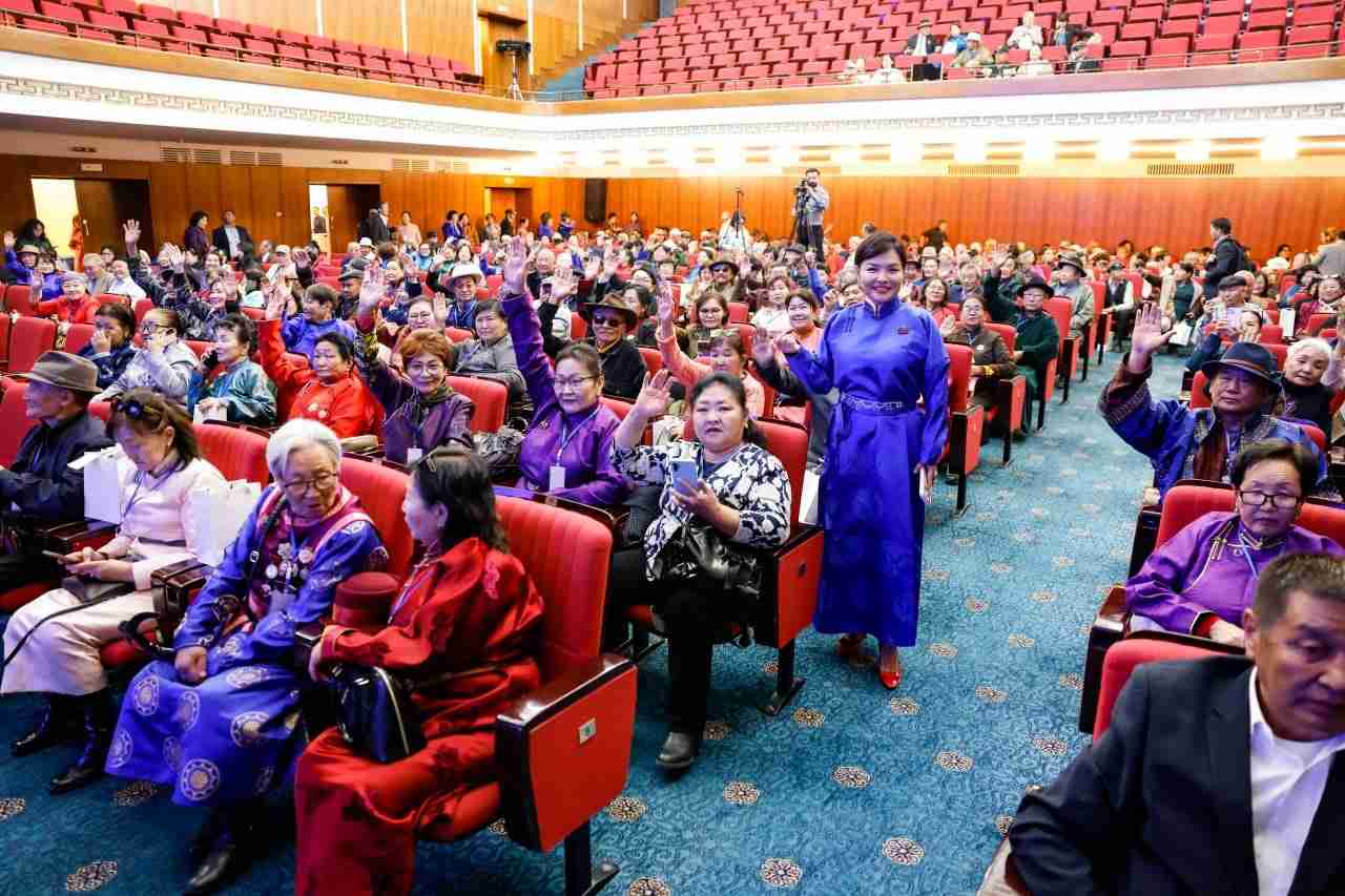 УИХ-ын гишүүн Д.Энхтуяа ахмад настнуудад Асрах үйлчилгээний тухай хуулийн төслөө танилцууллаа
